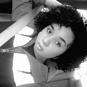 Meet your Posher, Tia